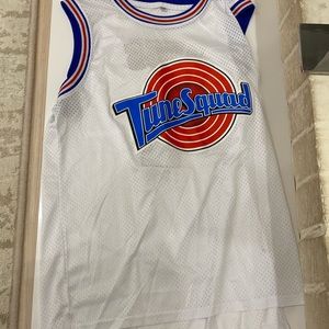 Tune squad jersey- bugs